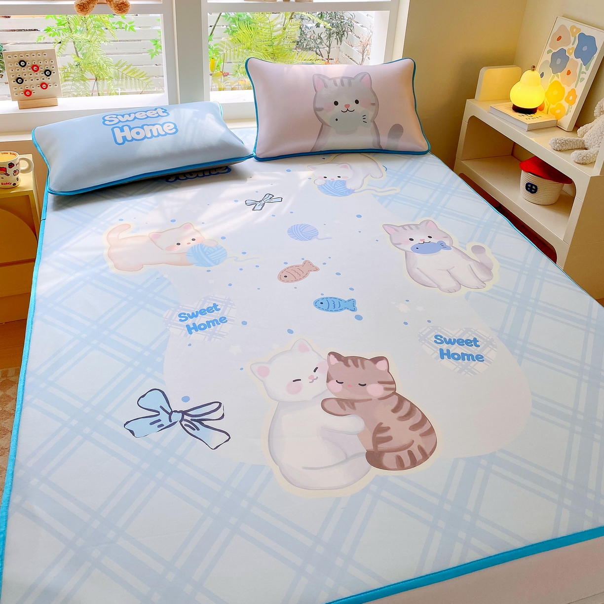 91家纺网 家纺一手货源 找家纺 莱米家纺 2026新款大版小冰皮床笠床席 甜心猫咪床席