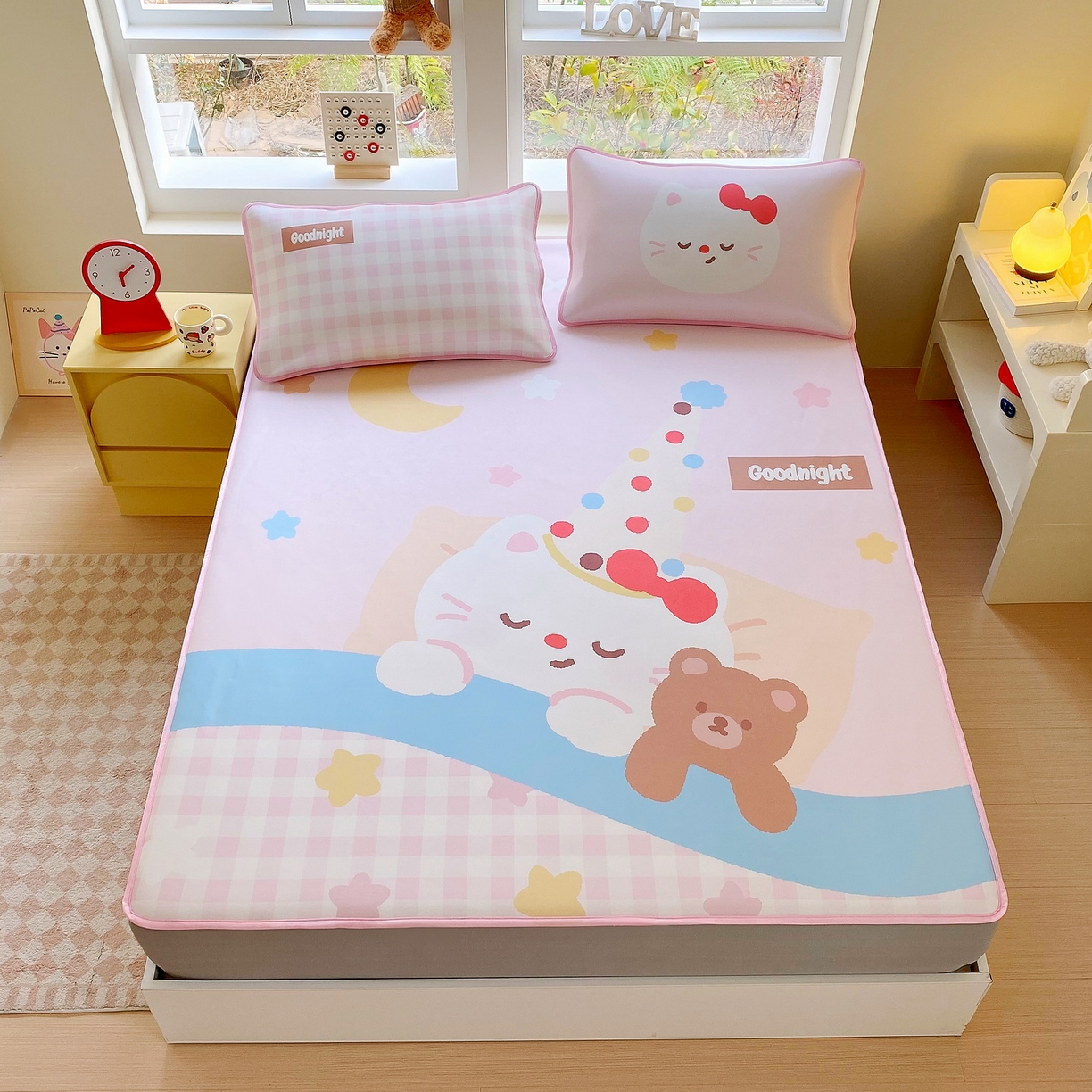 91家纺网 家纺一手货源 找家纺 莱米家纺 2026新款大版小冰皮床笠床席 晚安小猫床笠