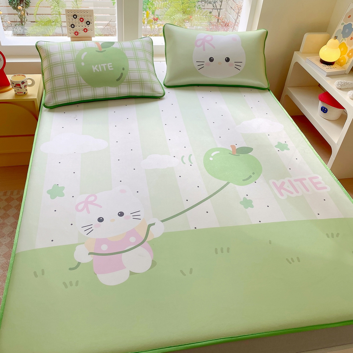 91家纺网 家纺一手货源 找家纺 莱米家纺 2026新款大版小冰皮床笠床席 猫咪气球床笠