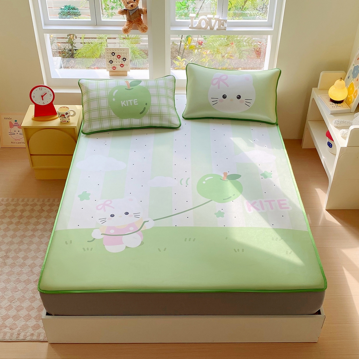 91家纺网 家纺一手货源 找家纺 莱米家纺 2026新款大版小冰皮床笠床席 猫咪气球床笠