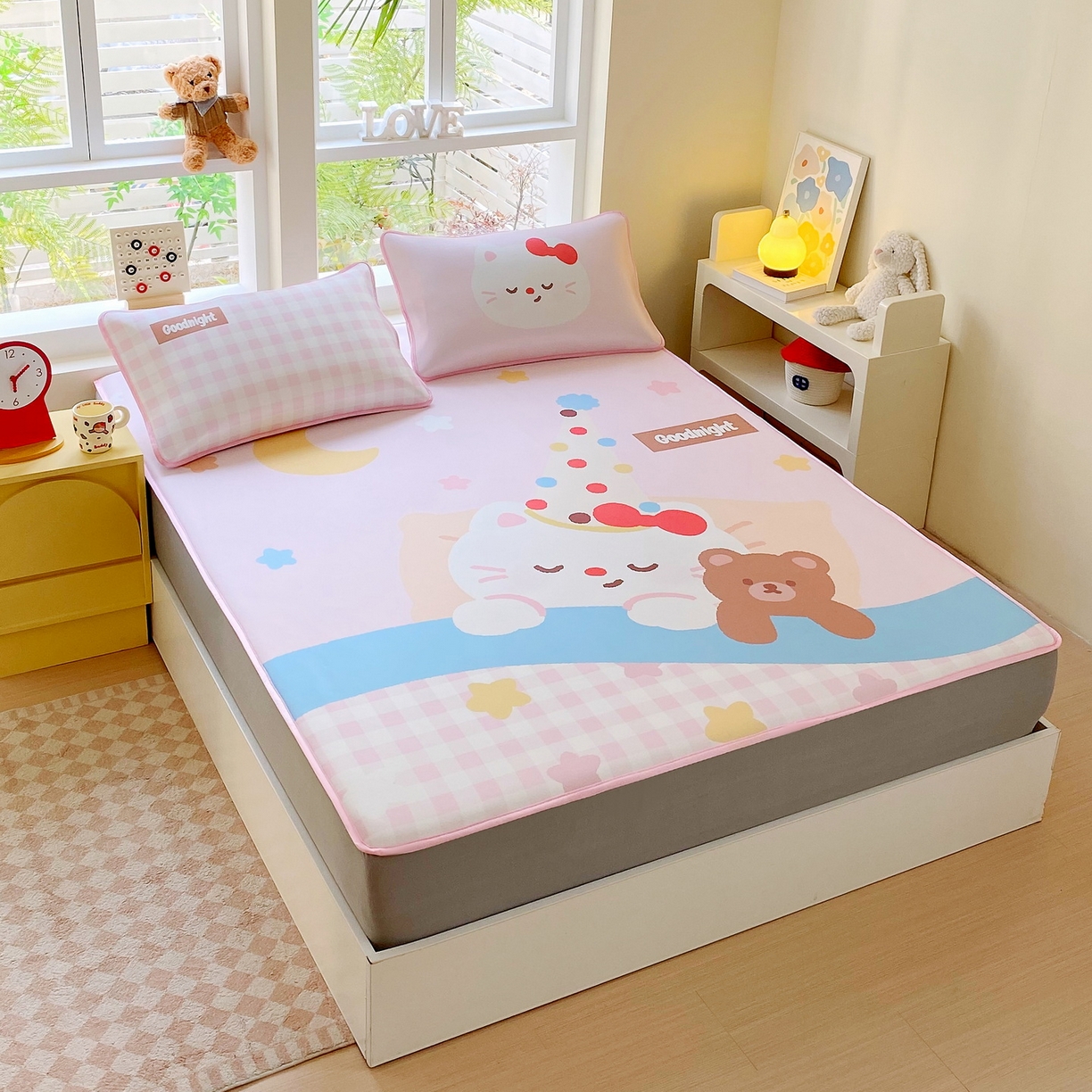 91家纺网 家纺一手货源 找家纺 莱米家纺 2026新款大版小冰皮床笠床席 晚安小猫床笠