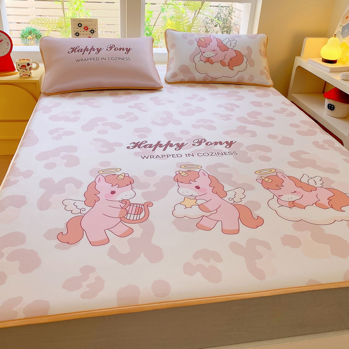 91家纺网 家纺一手货源 找家纺 莱米家纺 2026新款大版小冰皮床笠床席 快乐小狗床笠