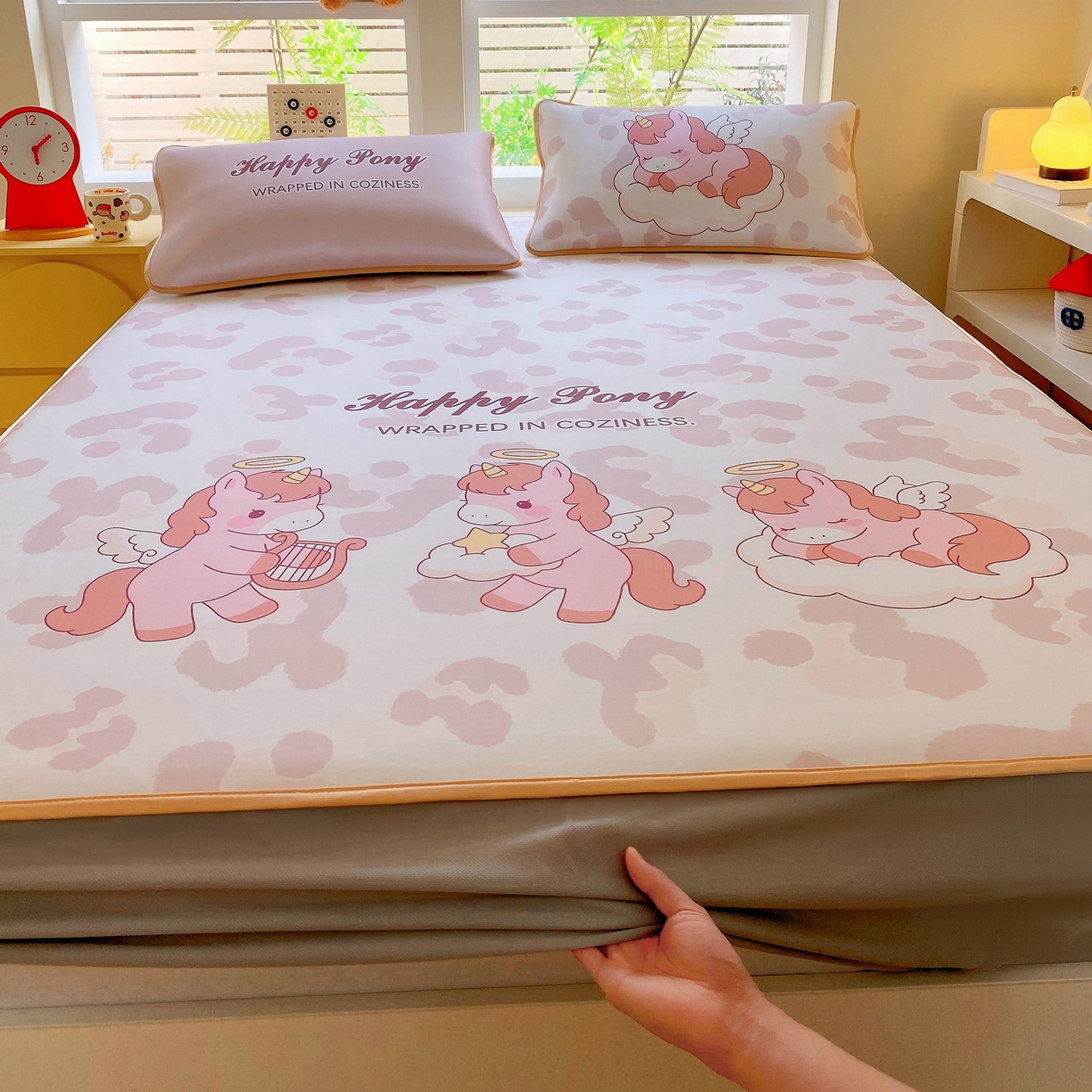 91家纺网 家纺一手货源 找家纺 莱米家纺 2026新款大版小冰皮床笠床席 快乐小狗床笠