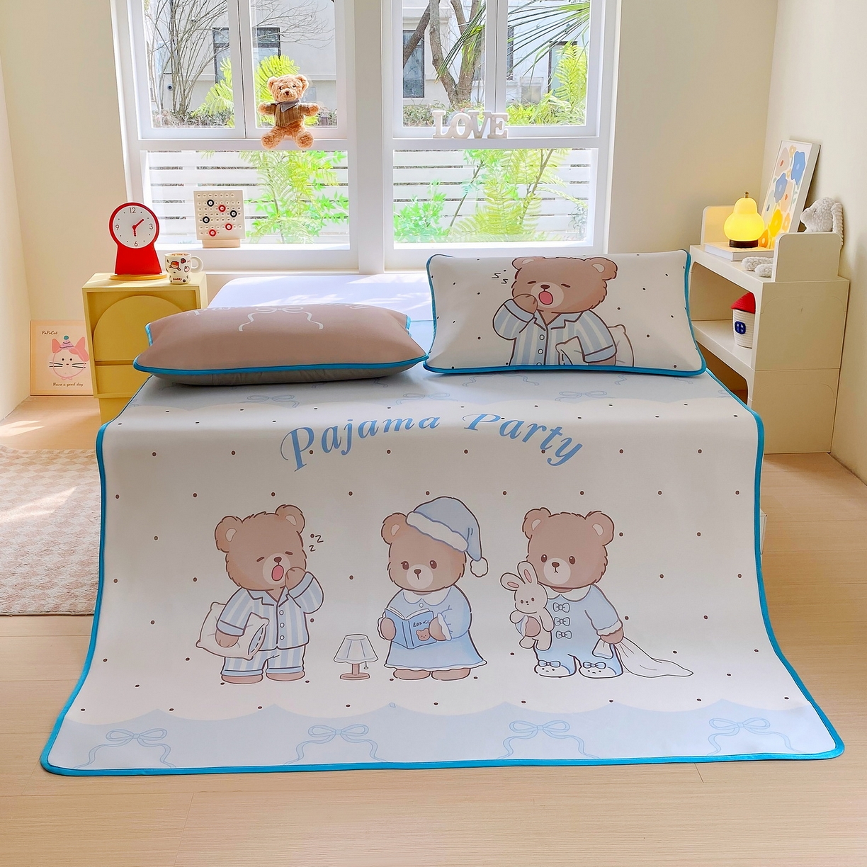 91家纺网 家纺一手货源 找家纺 莱米家纺 2026新款大版小冰皮床笠床席 熊熊派对床席