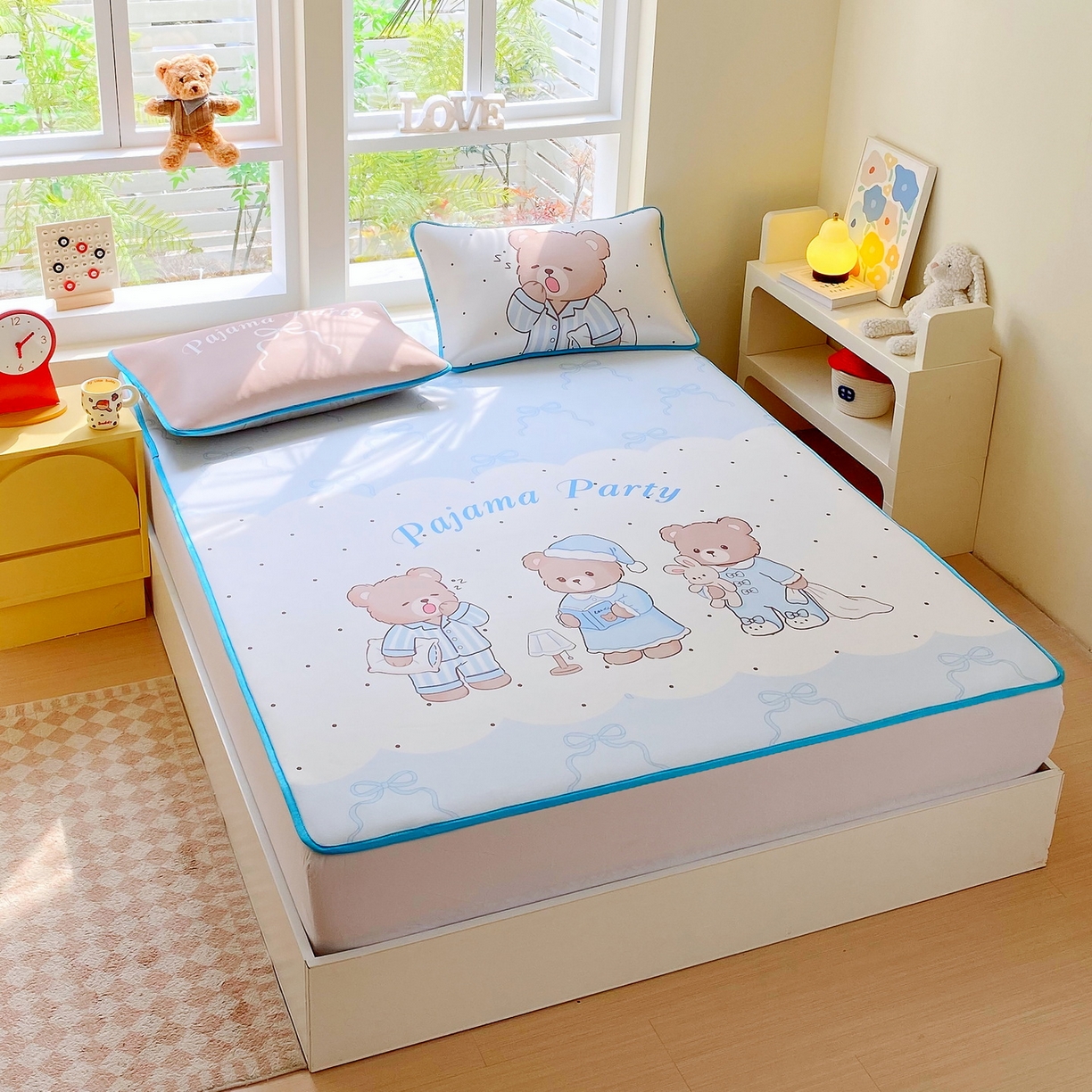 91家纺网 家纺一手货源 找家纺 莱米家纺 2026新款大版小冰皮床笠床席 熊熊派对床席