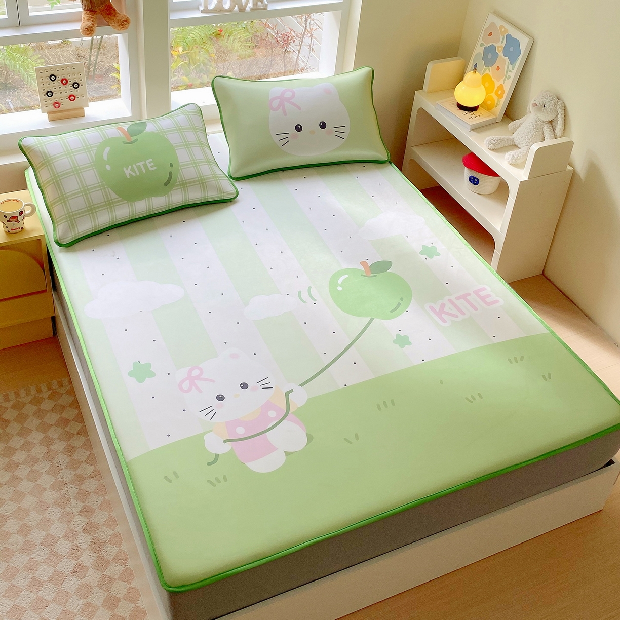 91家纺网 家纺一手货源 找家纺 莱米家纺 2026新款大版小冰皮床笠床席 猫咪气球床笠