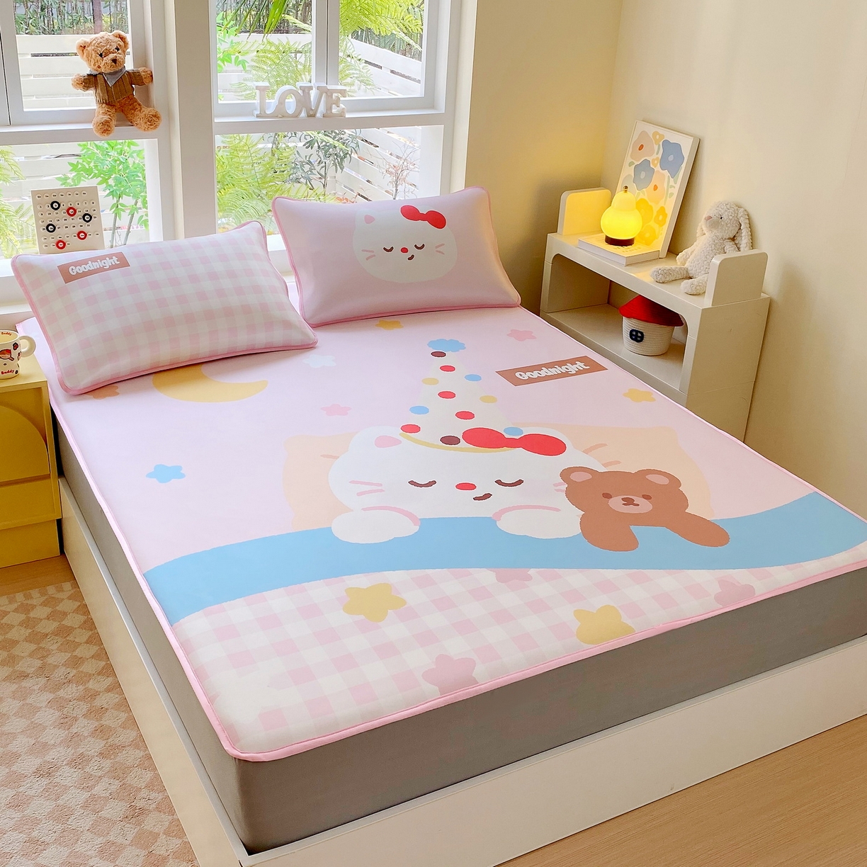 91家纺网 家纺一手货源 找家纺 莱米家纺 2026新款大版小冰皮床笠床席 晚安小猫床笠