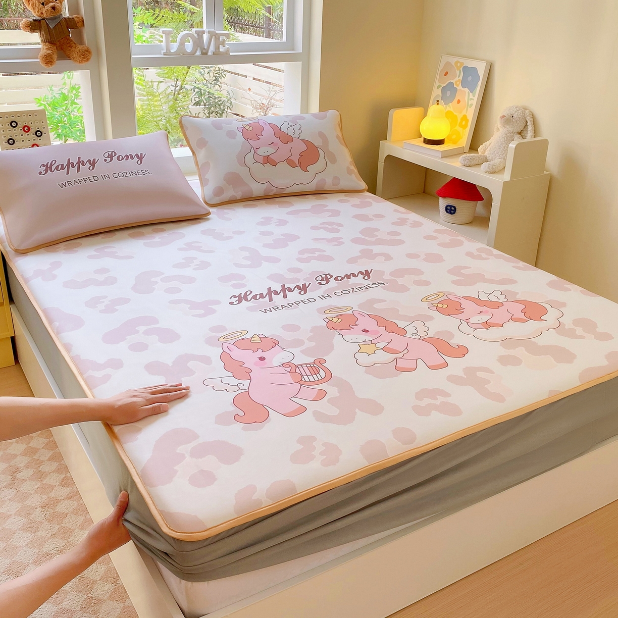 91家纺网 家纺一手货源 找家纺 莱米家纺 2026新款大版小冰皮床笠床席 快乐小狗床笠