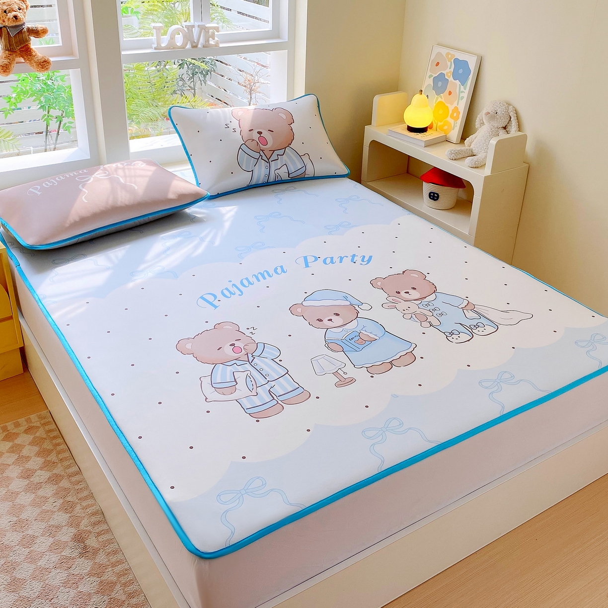 91家纺网 家纺一手货源 找家纺 莱米家纺 2026新款大版小冰皮床笠床席 熊熊派对床席