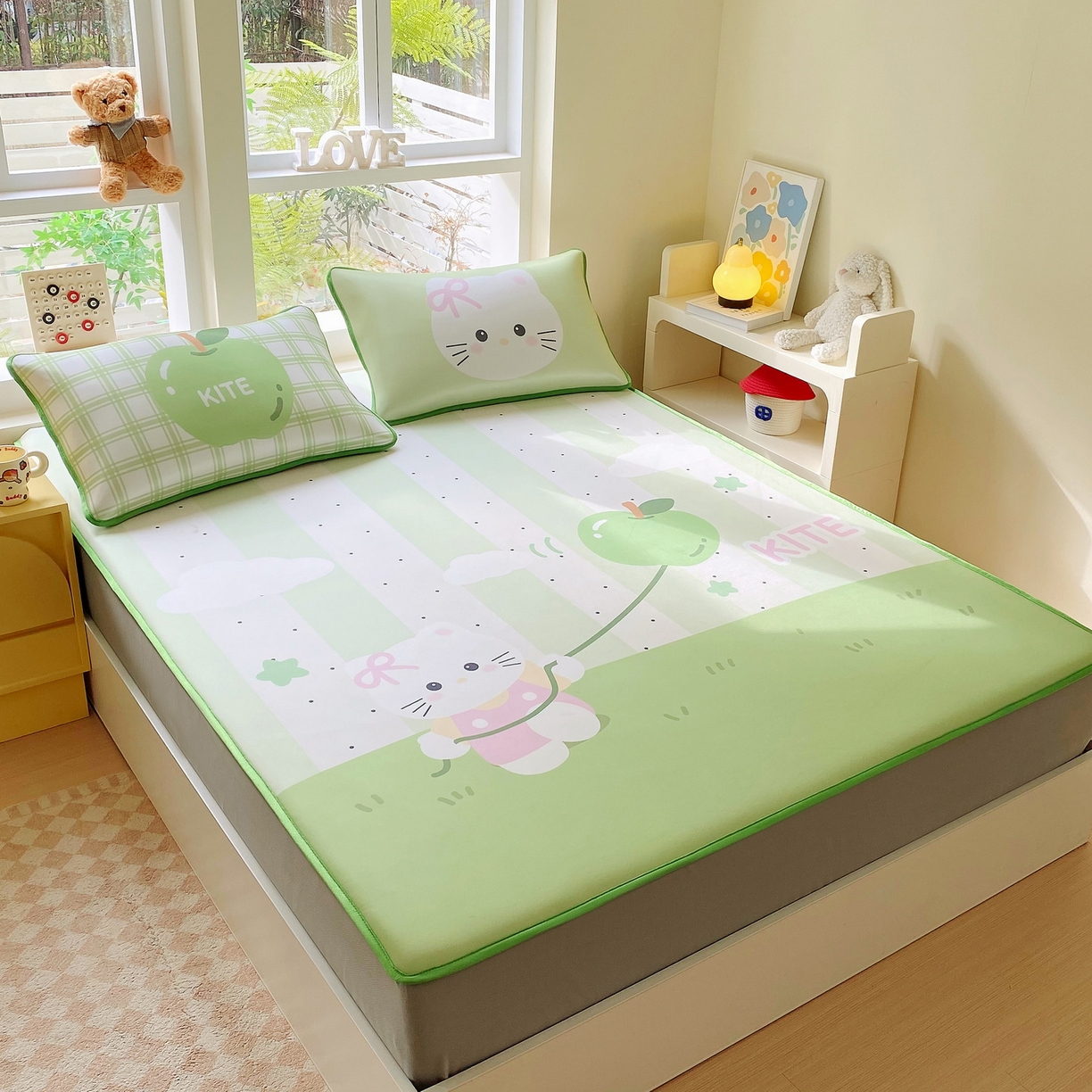 91家纺网 家纺一手货源 找家纺 莱米家纺 2026新款大版小冰皮床笠床席 猫咪气球床笠