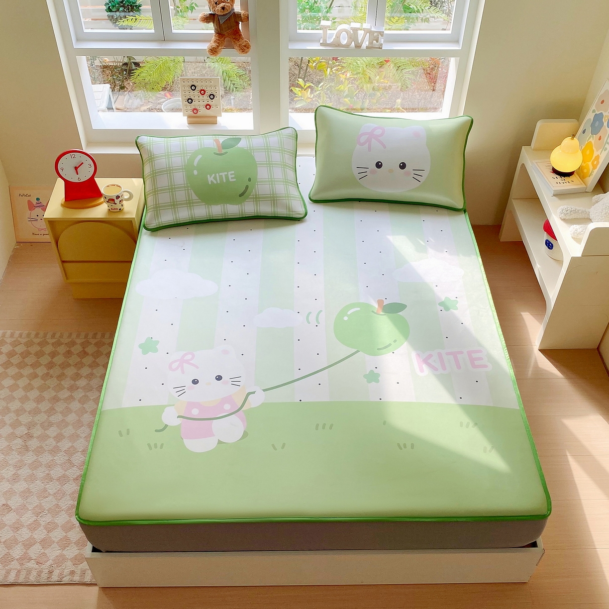 91家纺网 家纺一手货源 找家纺 莱米家纺 2026新款大版小冰皮床笠床席 猫咪气球床笠