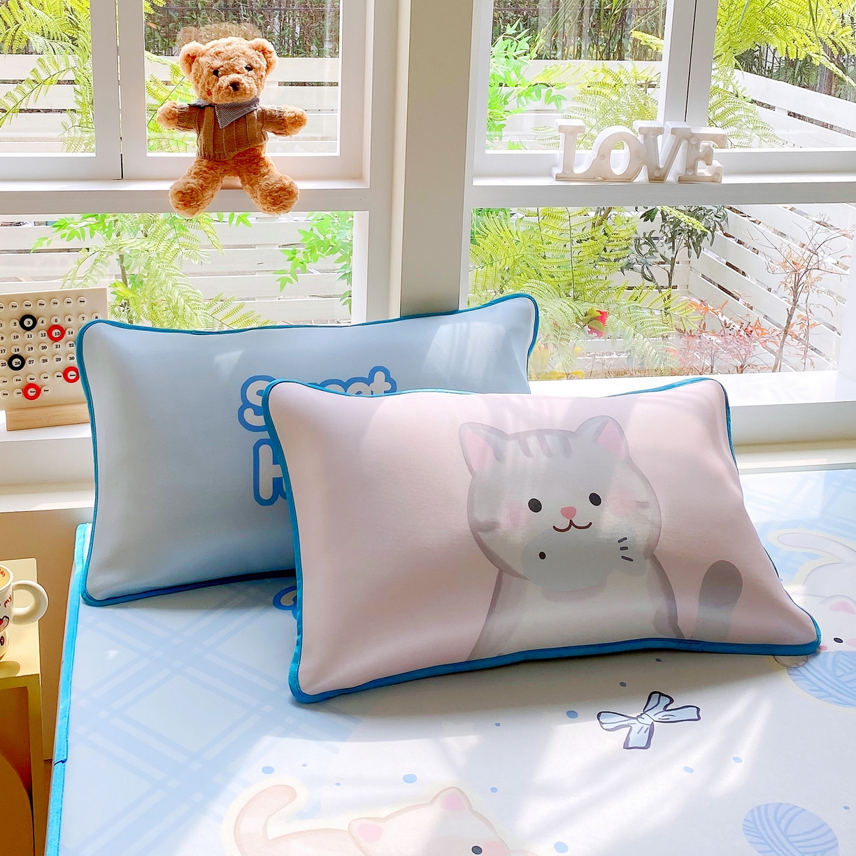 91家纺网 家纺一手货源 找家纺 莱米家纺 2026新款大版小冰皮床笠床席 甜心猫咪床席