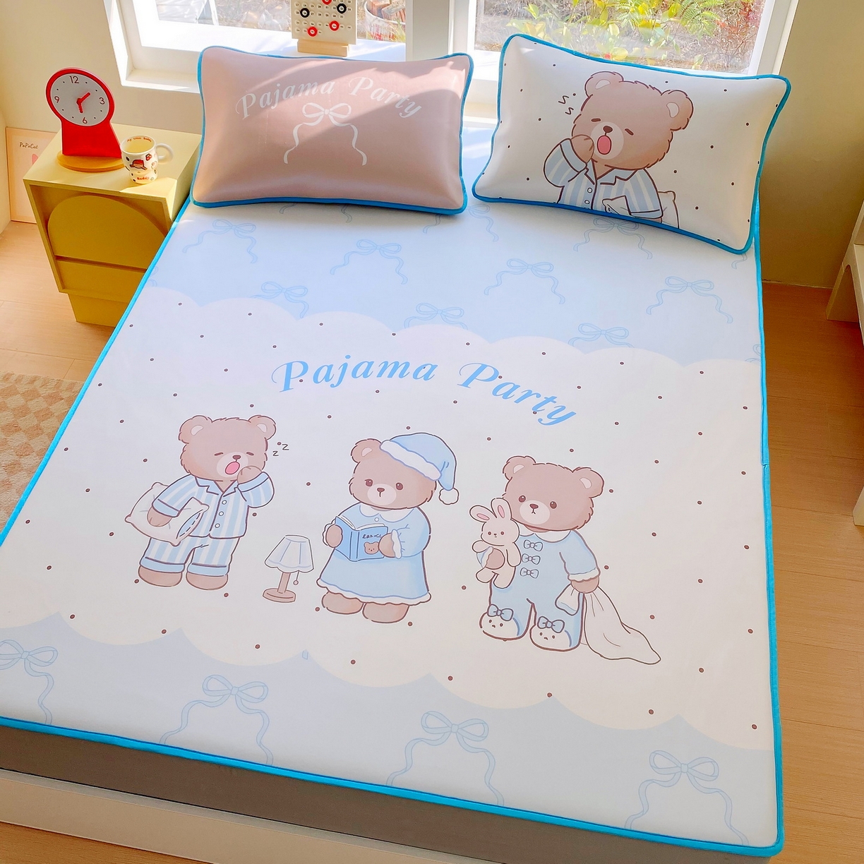 91家纺网 家纺一手货源 找家纺 莱米家纺 2026新款大版小冰皮床笠床席 熊熊派对床笠