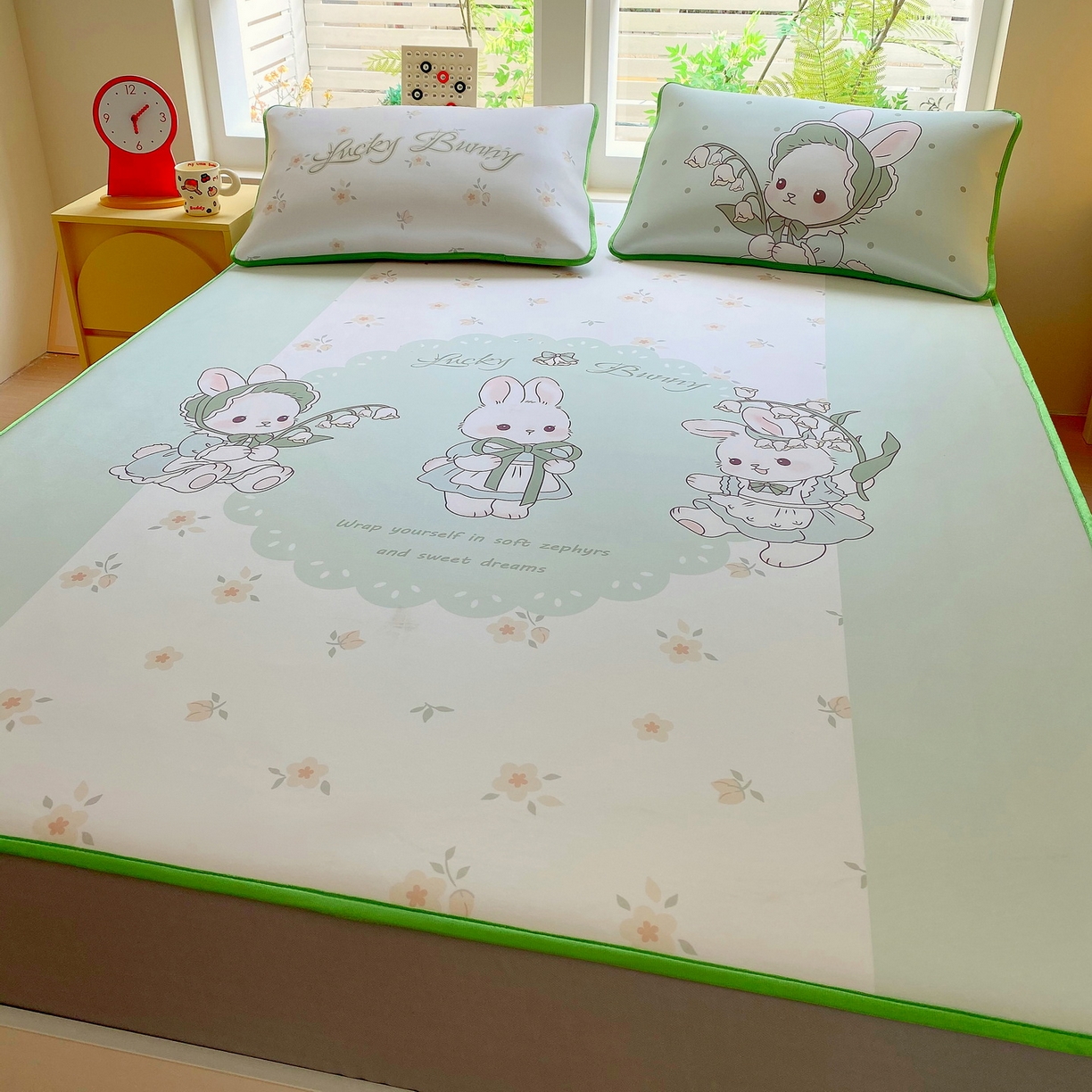 91家纺网 家纺一手货源 找家纺 莱米家纺 2026新款大版小冰皮床笠床席 甜美小兔床笠