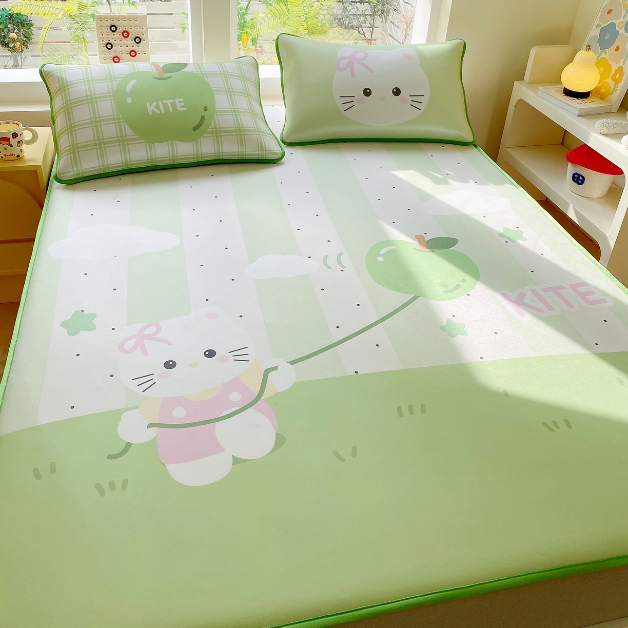 91家纺网 家纺一手货源 找家纺 莱米家纺 2026新款大版小冰皮床笠床席 猫咪气球床笠