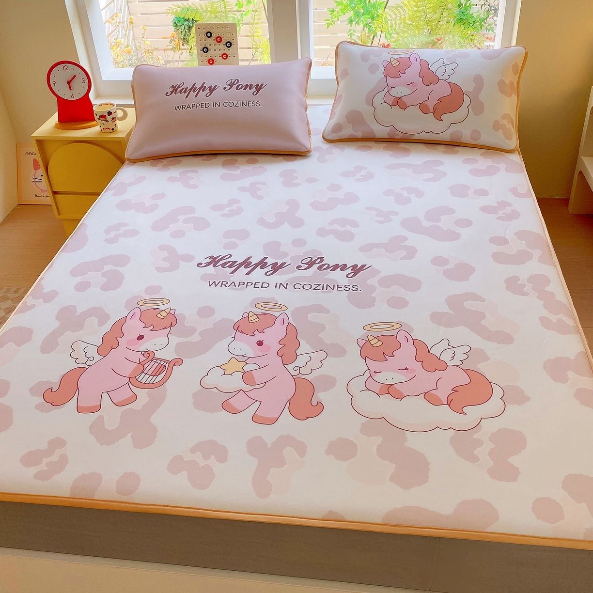 91家纺网 家纺一手货源 找家纺 莱米家纺 2026新款大版小冰皮床笠床席 快乐小狗床笠