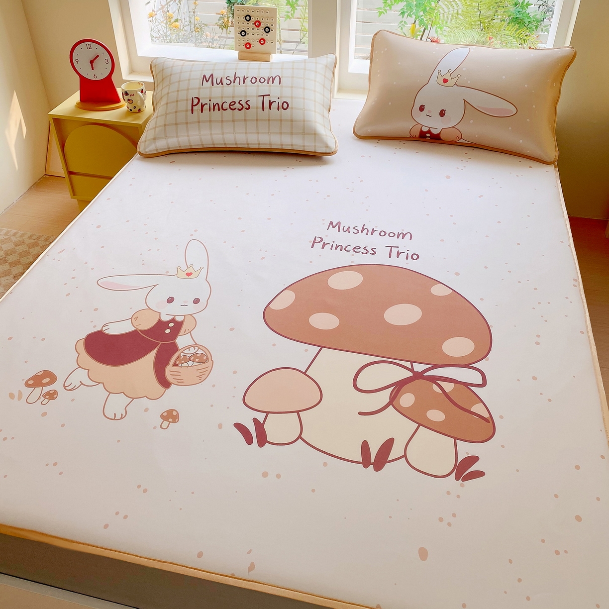 91家纺网 家纺一手货源 找家纺 莱米家纺 2026新款大版小冰皮床笠床席 蘑菇小兔床笠