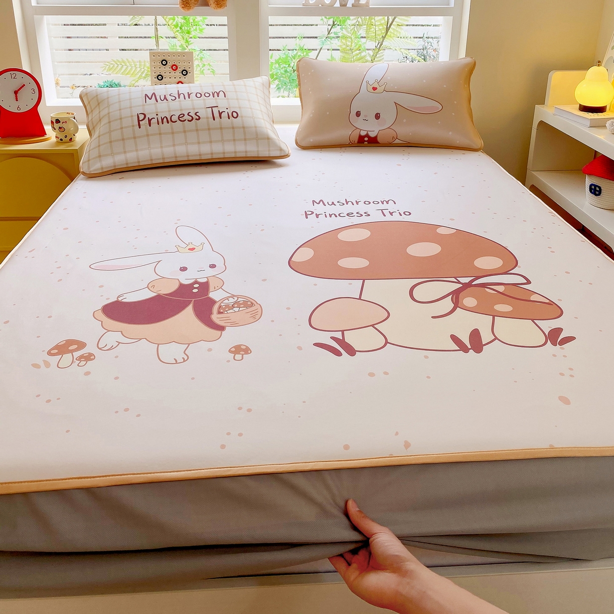 91家纺网 家纺一手货源 找家纺 莱米家纺 2026新款大版小冰皮床笠床席 蘑菇小兔床笠