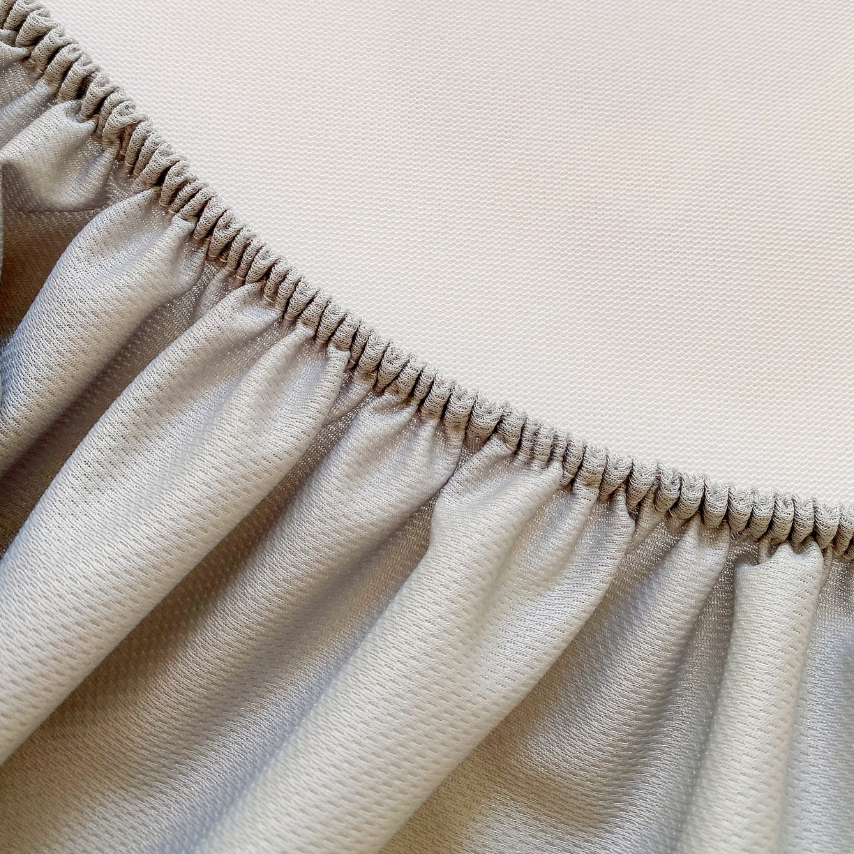 91家纺网 家纺一手货源 找家纺 莱米家纺 2026新款大版小冰皮床笠床席 甜美小兔床笠