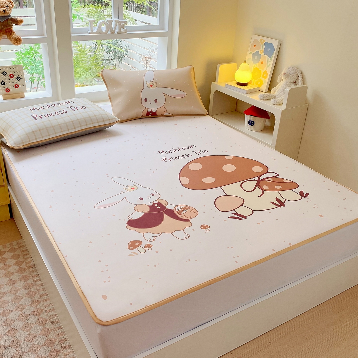 91家纺网 家纺一手货源 找家纺 莱米家纺 2026新款大版小冰皮床笠床席 蘑菇小兔床席