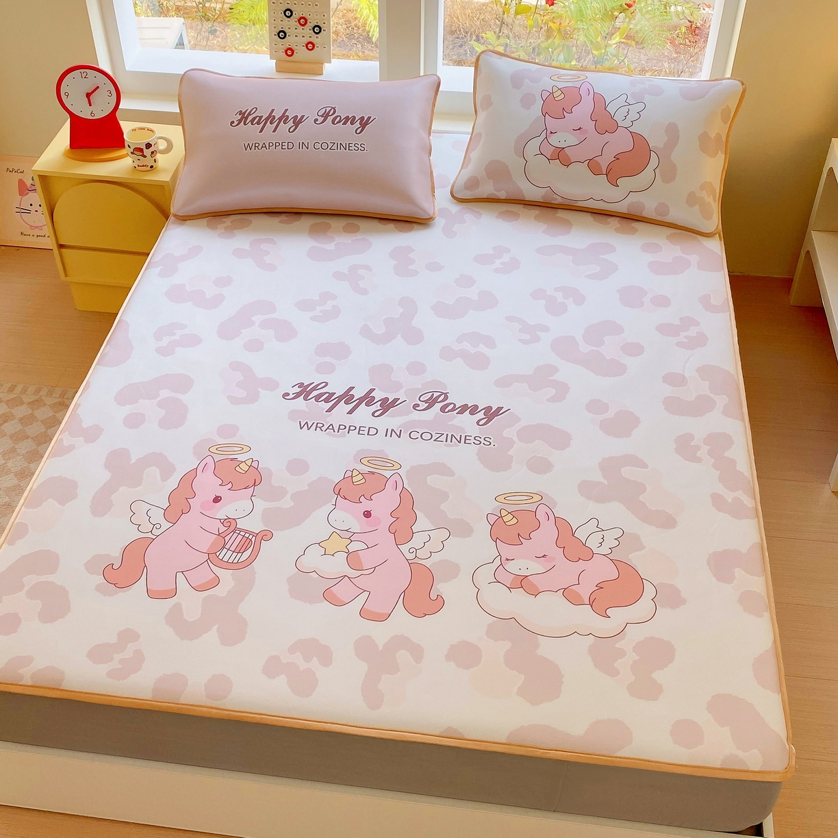 91家纺网 家纺一手货源 找家纺 莱米家纺 2026新款大版小冰皮床笠床席 快乐小狗床笠