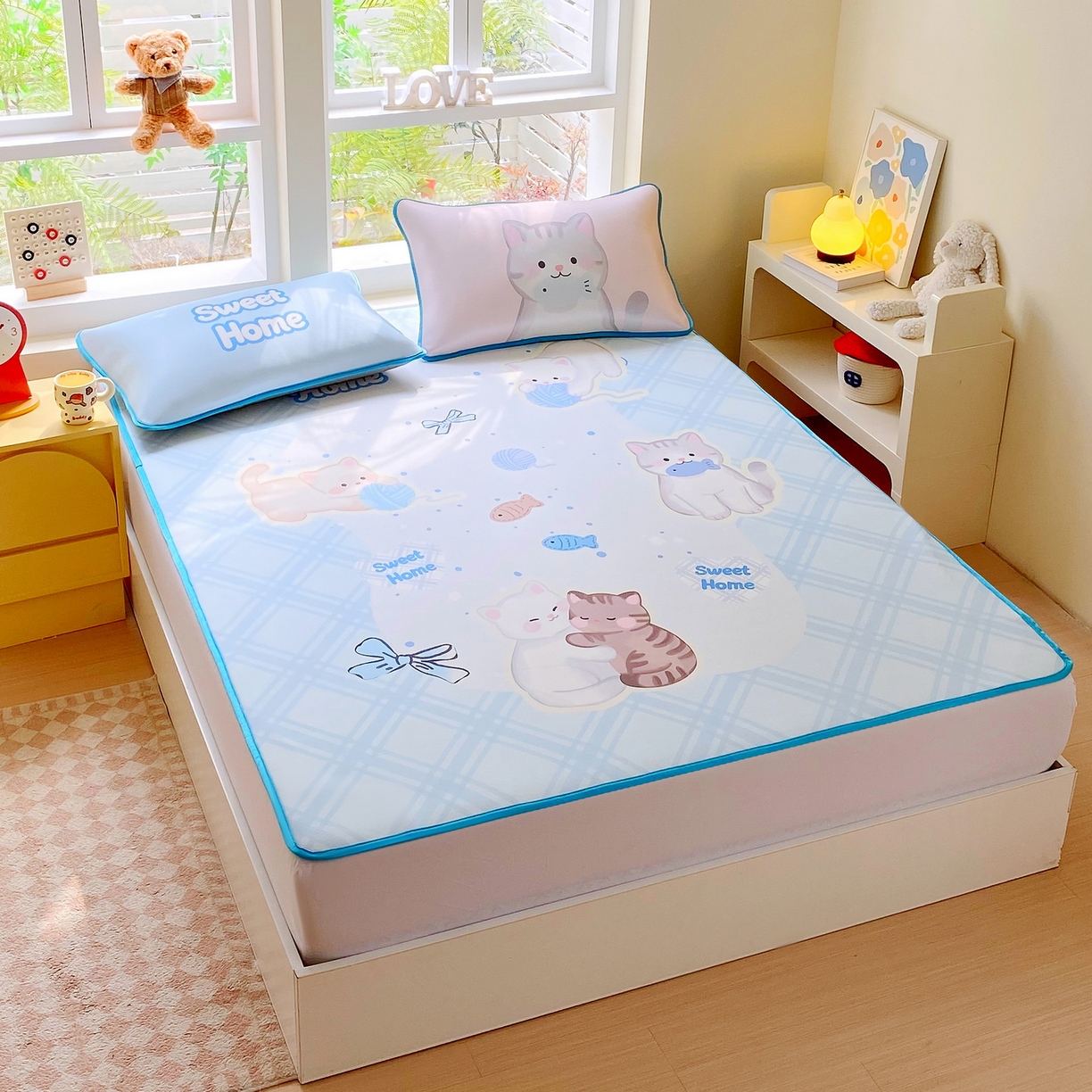 91家纺网 家纺一手货源 找家纺 莱米家纺 2026新款大版小冰皮床笠床席 甜心猫咪床席