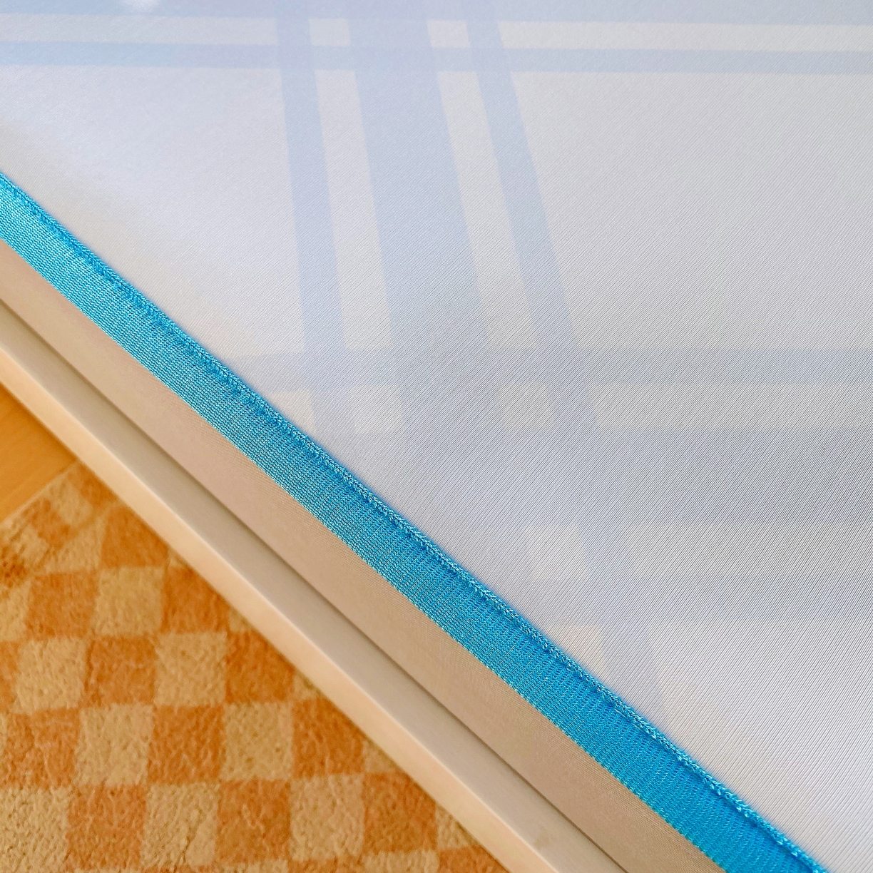 91家纺网 家纺一手货源 找家纺 莱米家纺 2026新款大版小冰皮床笠床席 甜心猫咪床笠