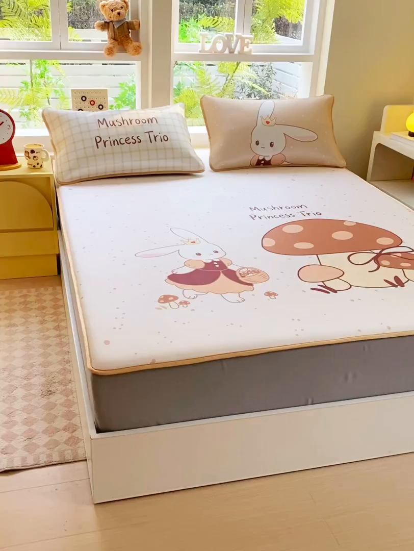 91家纺网 家纺一手货源 找家纺 莱米家纺 2026新款大版小冰皮床笠床席 蘑菇小兔床笠