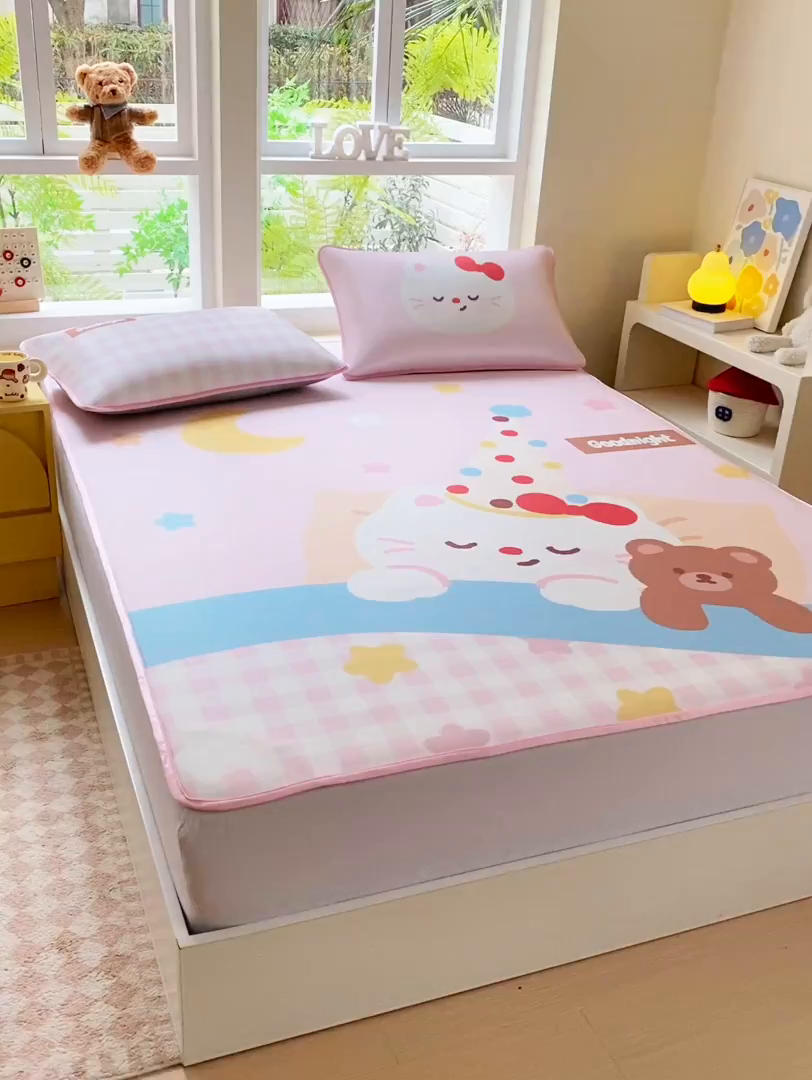 91家纺网 家纺一手货源 找家纺 莱米家纺 2026新款大版小冰皮床笠床席 晚安小猫床席