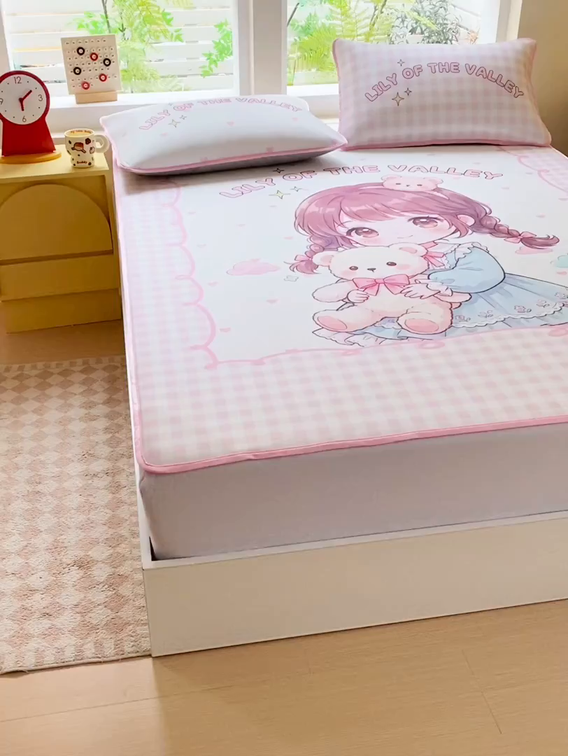 91家纺网 家纺一手货源 找家纺 莱米家纺 2026新款大版小冰皮床笠床席 甜美女孩床席