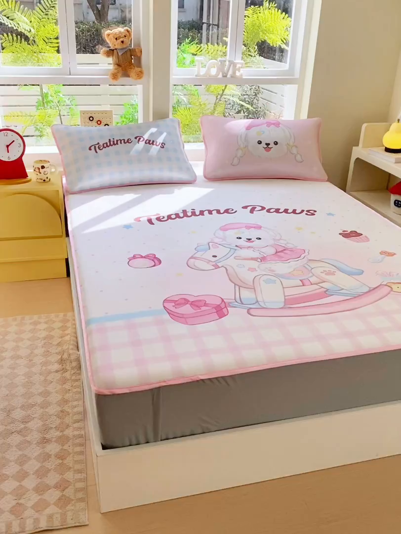 91家纺网 家纺一手货源 找家纺 莱米家纺 2026新款大版小冰皮床笠床席 木马奇缘床笠