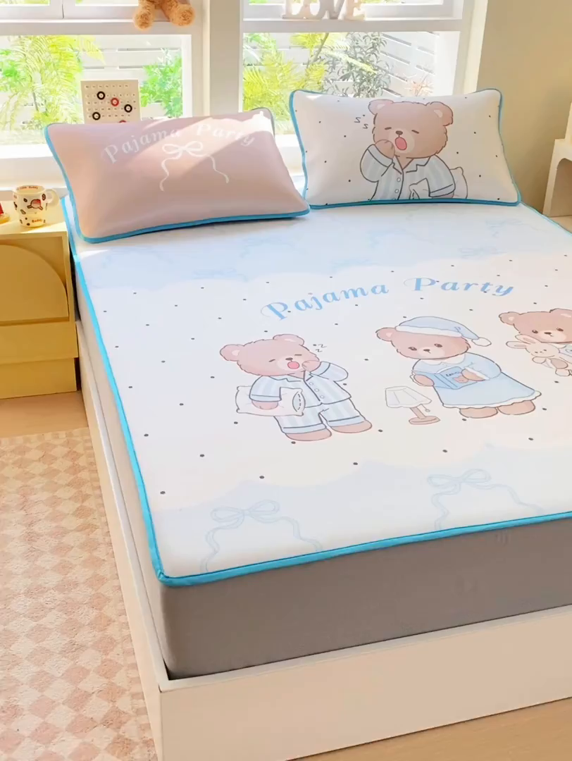 91家纺网 家纺一手货源 找家纺 莱米家纺 2026新款大版小冰皮床笠床席 熊熊派对床笠