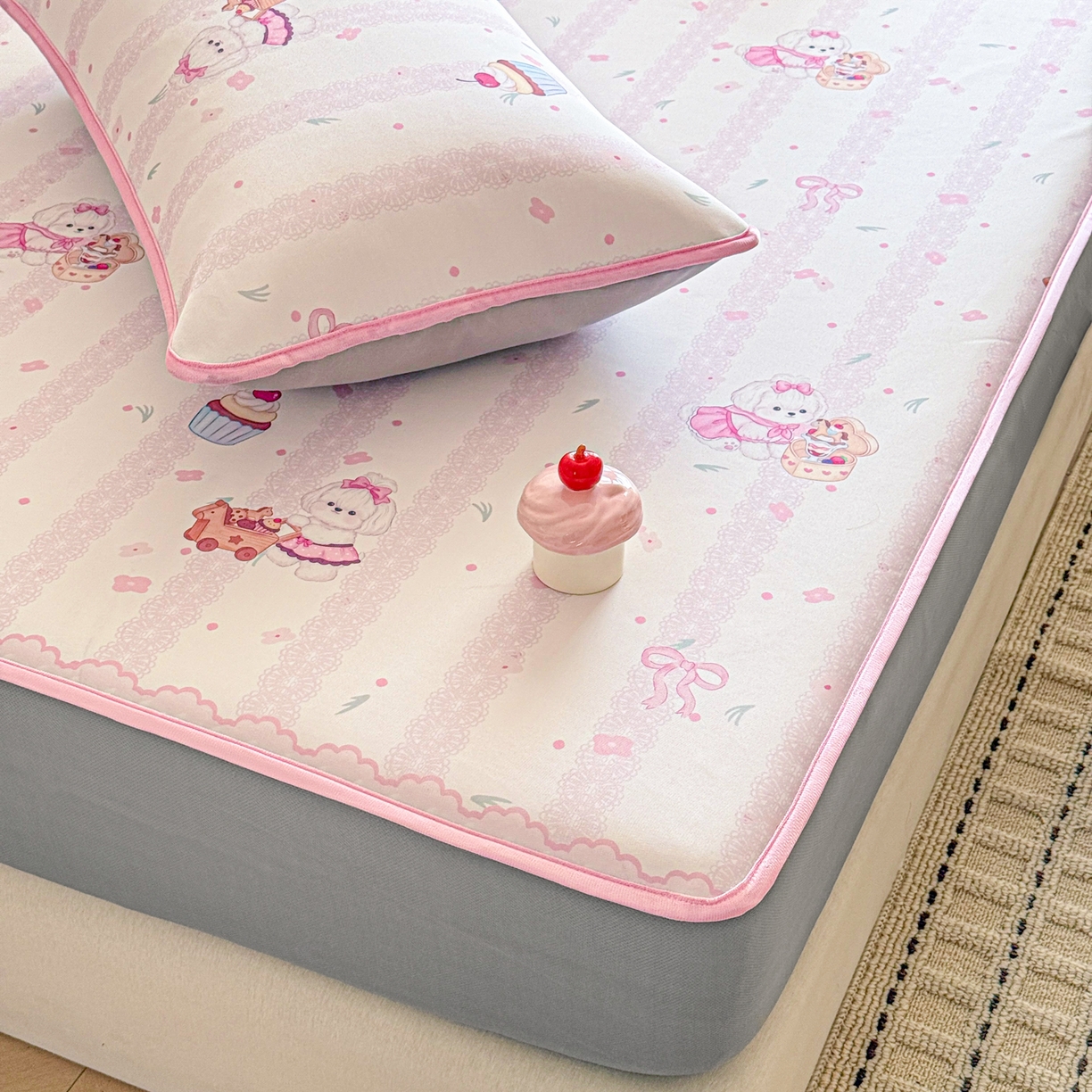 91家纺网 家纺一手货源 找家纺 莱米家纺 2026新款小版小冰皮软席 奶萌小狗