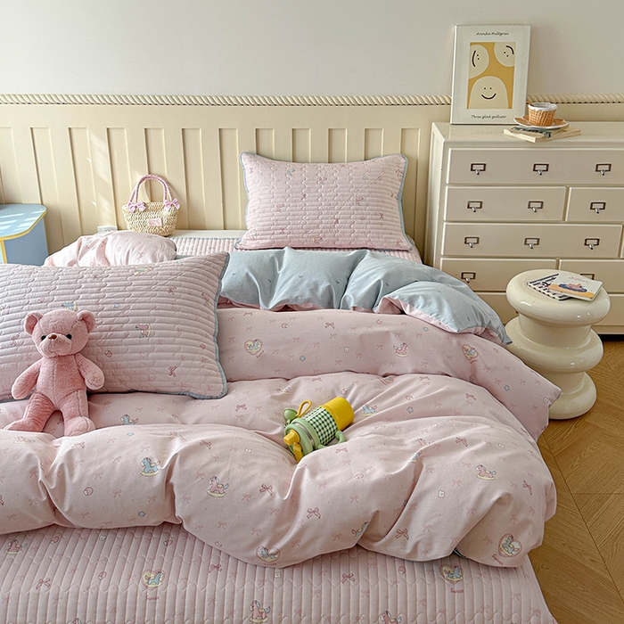 91家纺网 家纺一手货源 找家纺 孑寐家纺 2026新款全棉纯棉四季款床盖四件套 粉色小马