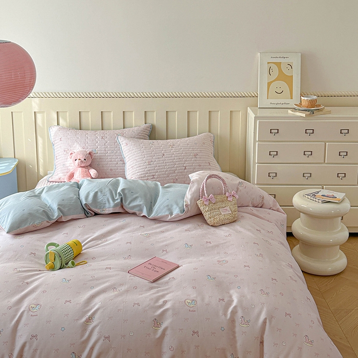 91家纺网 家纺一手货源 找家纺 孑寐家纺 2026新款全棉纯棉四季款床盖四件套 粉色小马