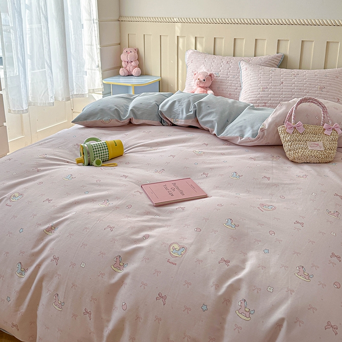 91家纺网 家纺一手货源 找家纺 孑寐家纺 2026新款全棉纯棉四季款床盖四件套 粉色小马