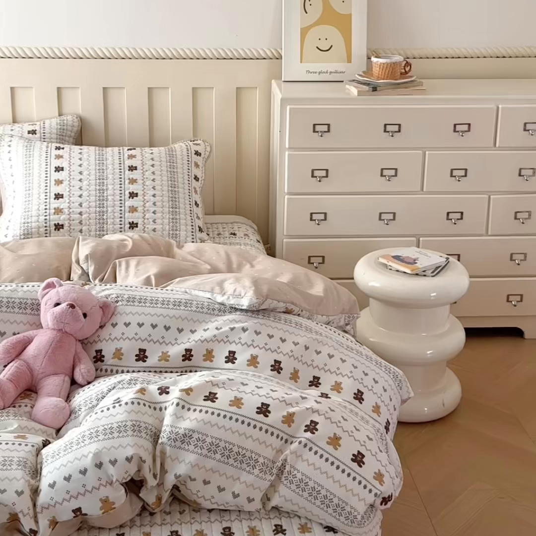 91家纺网 家纺一手货源 找家纺 孑寐家纺 2026新款全棉纯棉四季款床盖四件套 费尔岛小熊