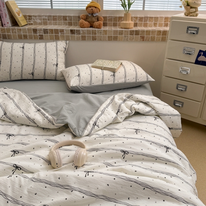 91家纺网 家纺一手货源 找家纺 寐眠 2026新款泡泡纱印花夏被夏凉被空调被 雾灰蝴蝶结