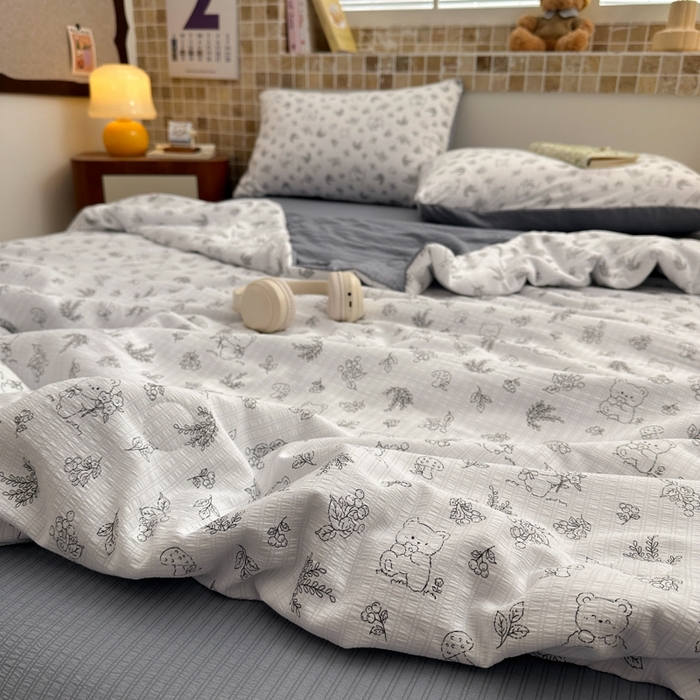 91家纺网 家纺一手货源 找家纺 寐眠 2026新款泡泡纱印花夏被夏凉被空调被 雾林熊团子