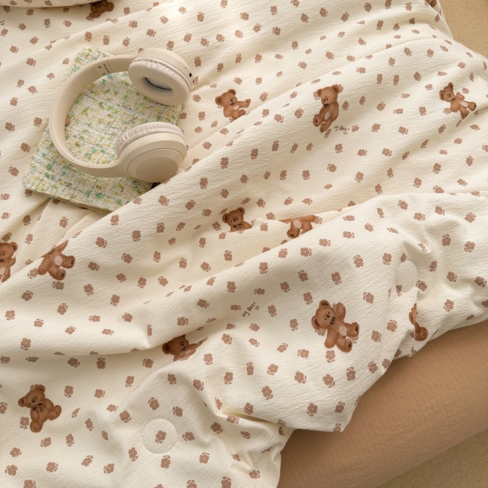 91家纺网 家纺一手货源 找家纺 寐眠 2026新款泡泡纱印花夏被夏凉被空调被 奶泡小熊