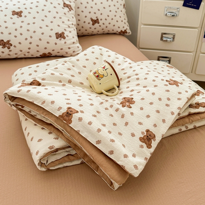 91家纺网 家纺一手货源 找家纺 寐眠 2026新款泡泡纱印花夏被夏凉被空调被 奶泡小熊