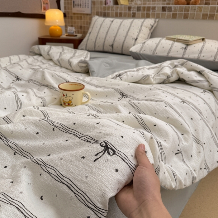 91家纺网 家纺一手货源 找家纺 寐眠 2026新款泡泡纱印花夏被夏凉被空调被 雾灰蝴蝶结