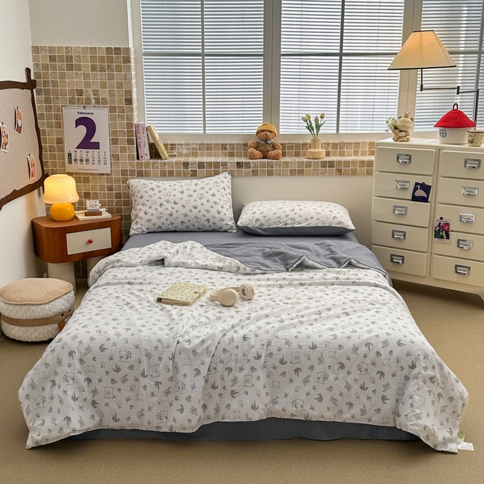 91家纺网 家纺一手货源 找家纺 寐眠 2026新款泡泡纱印花夏被夏凉被空调被 雾林熊团子