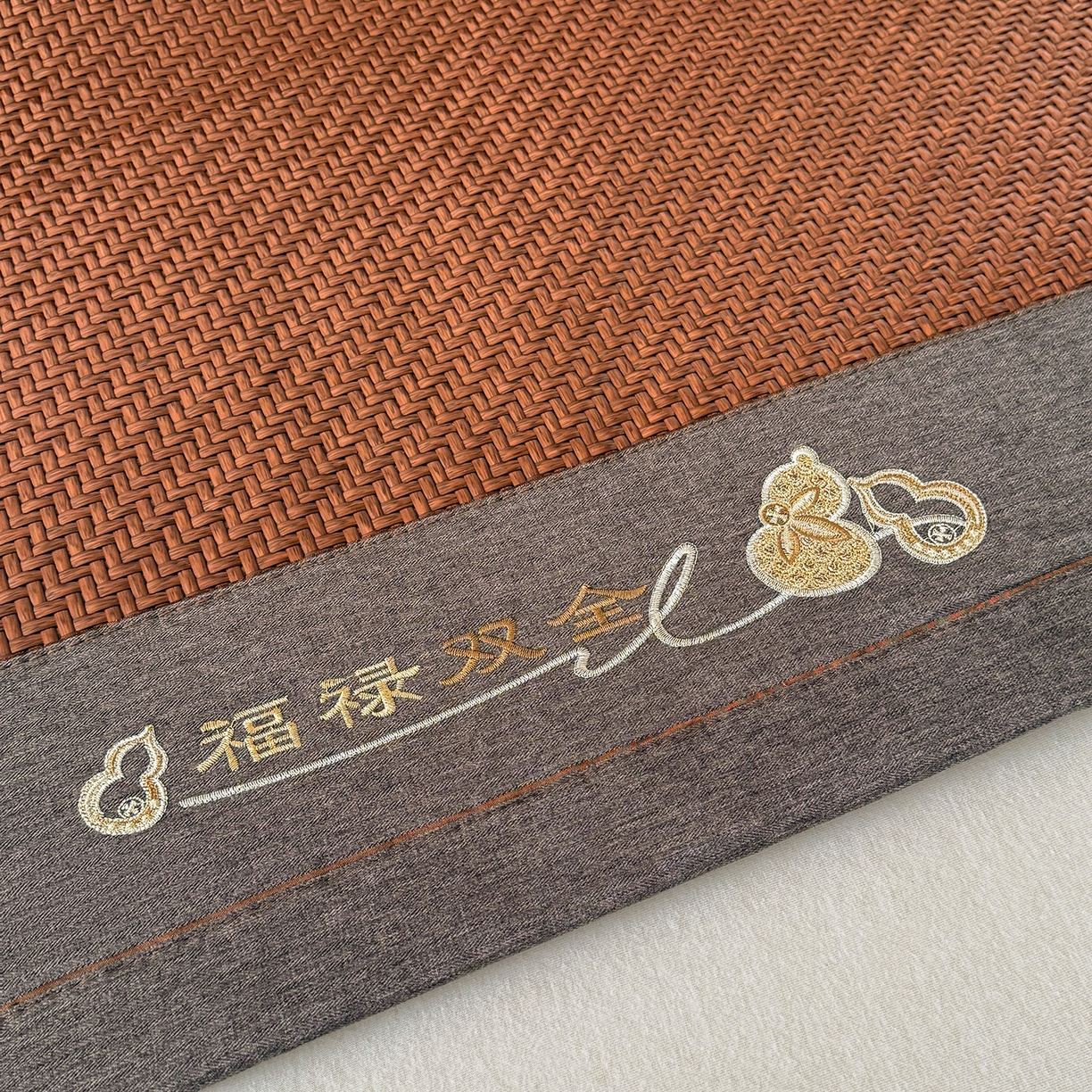 91家纺网 家纺一手货源 找家纺 鑫姿席业 2026新款夏季高端竹席pe藤席空调软席可水洗席子凉席-葫芦双全 葫芦双全-深咖