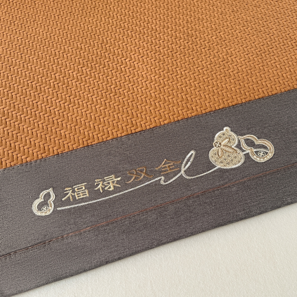 91家纺网 家纺一手货源 找家纺 鑫姿席业 2026新款夏季高端竹席pe藤席空调软席可水洗席子凉席-葫芦双全 葫芦双全-浅咖