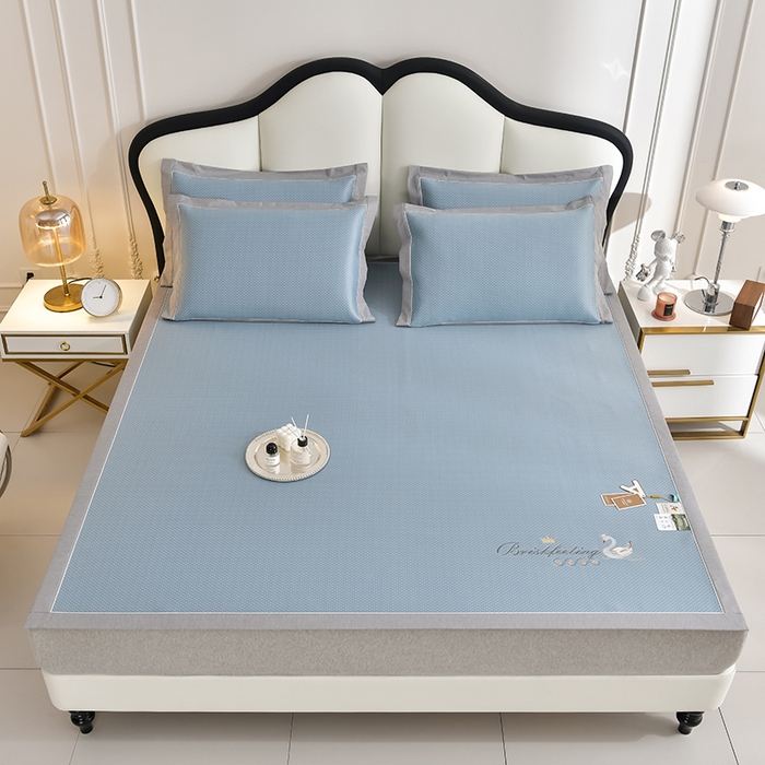 91家纺网 家纺一手货源 找家纺 小牛席业 2026新款加厚款-满天星天鹅刺绣凉感冰丝席系列凉席藤席冰藤席冰丝席竹席草席空调席乳胶席豆豆席 满天星天鹅凉感冰丝席-蓝色