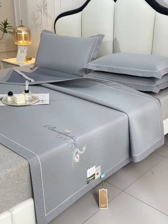 91家纺网 家纺一手货源 找家纺 小牛席业 2026新款加厚款-满天星天鹅刺绣凉感冰丝席系列凉席藤席冰藤席冰丝席竹席草席空调席乳胶席豆豆席 满天星天鹅凉感冰丝席-灰色