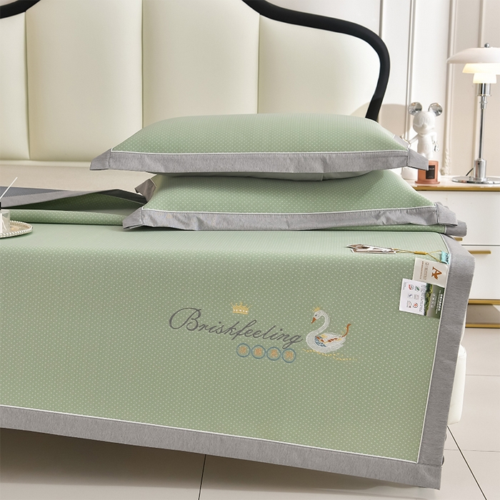 91家纺网 家纺一手货源 找家纺 小牛席业 2026新款加厚款-满天星天鹅刺绣凉感冰丝席系列凉席藤席冰藤席冰丝席竹席草席空调席乳胶席豆豆席 满天星天鹅凉感冰丝席-绿色