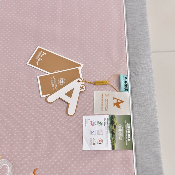 91家纺网 家纺一手货源 找家纺 小牛席业 2026新款加厚款-满天星天鹅刺绣凉感冰丝席系列凉席藤席冰藤席冰丝席竹席草席空调席乳胶席豆豆席 满天星天鹅凉感冰丝席-粉色