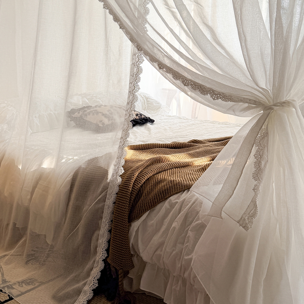 91家纺网 家纺一手货源 找家纺 都市缘蚊帐 2026新款3393香思缦多丽棉纱轨道款宫廷蚊帐 3393香思缦-云雾白